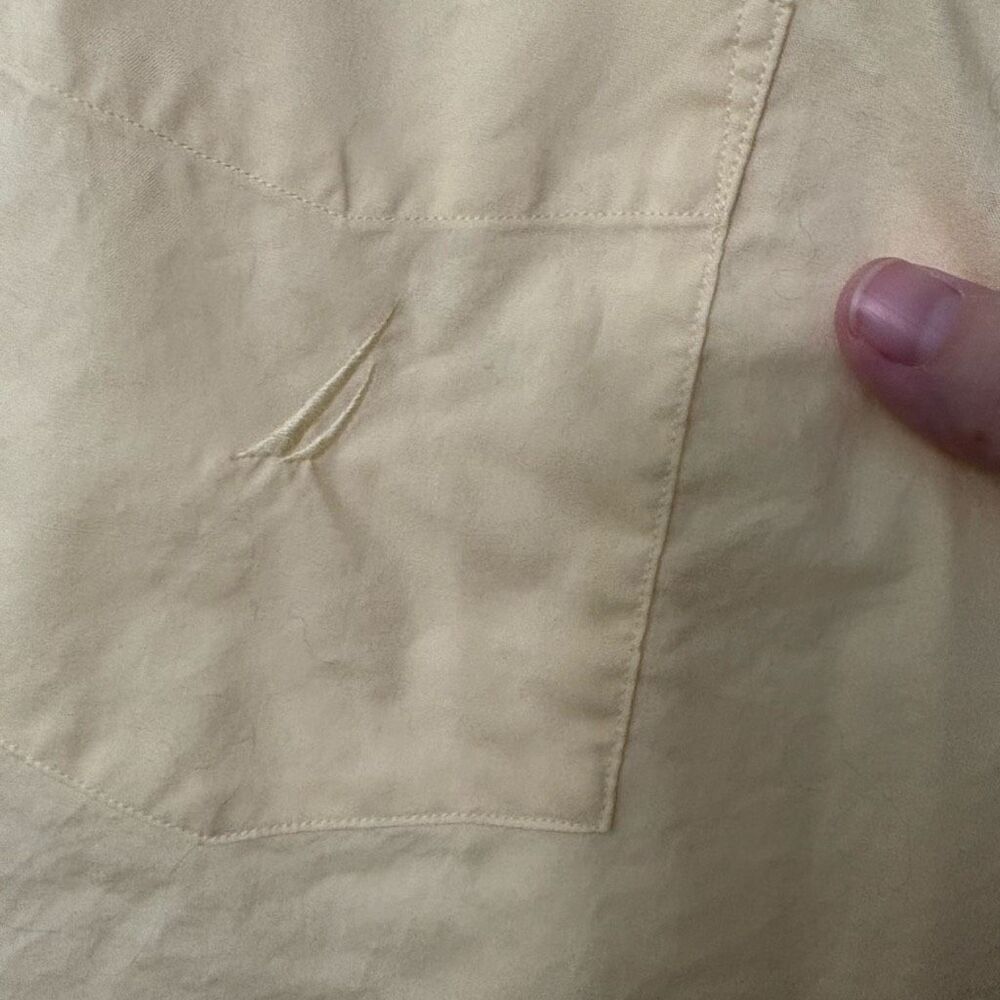 Nautica Men’s Light Yellow Button-Down Shirt Large A Bit Trimmer 100% Cotton Cas - Picture 4 of 8